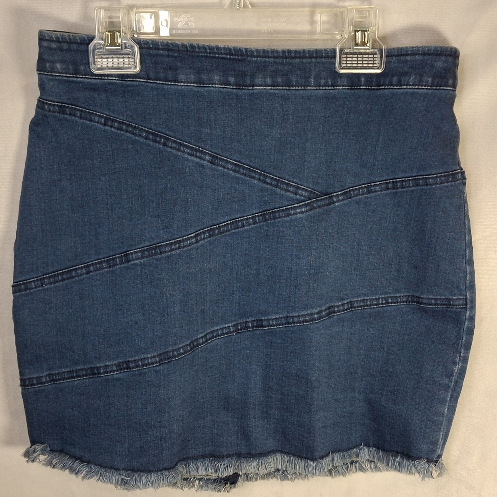 BCBG Generation Blue Denim Mini Skirt with Zipper and Fringe NWT